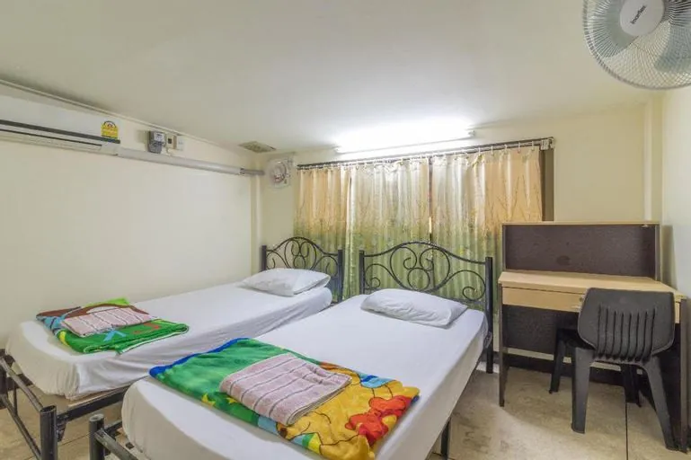 7 Holder Guest House
