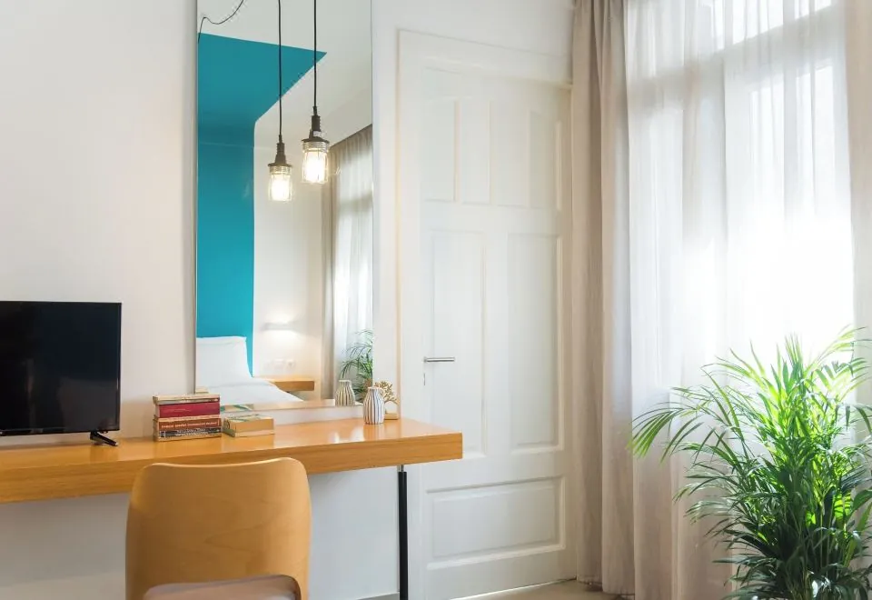 Monk Monastiraki Suites