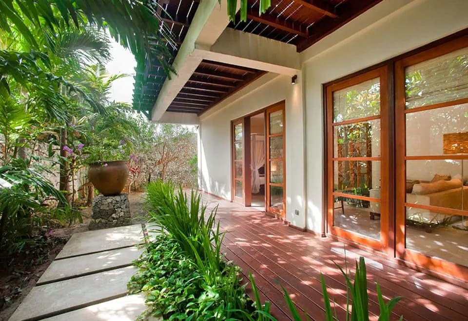 Cliffront Tropical Villa Cantik