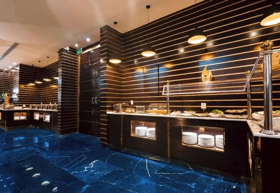 Golden Ship Hotel