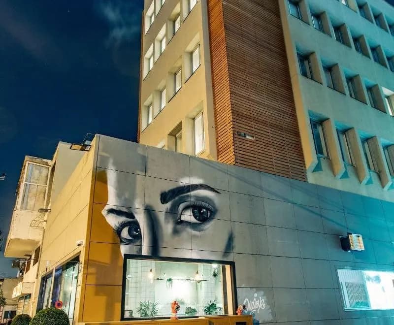 Domus Metro Hotel