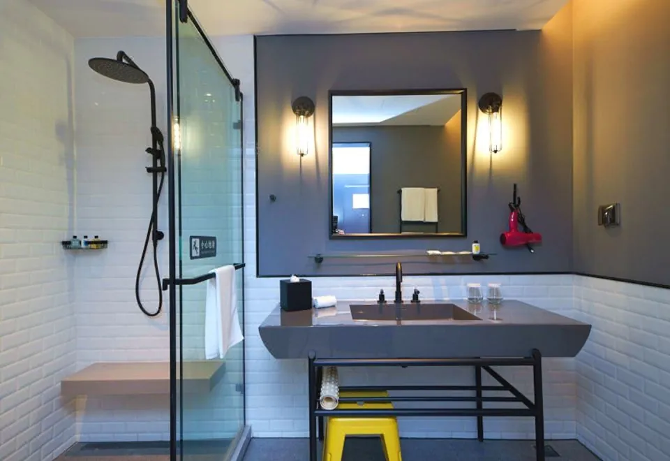 Moxy Hotel