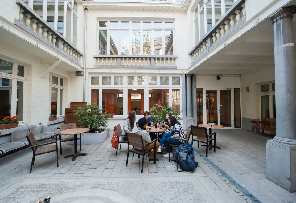 Jacques Brel Youth Hostel
