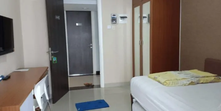 Nia Room at Student Castle Apartement