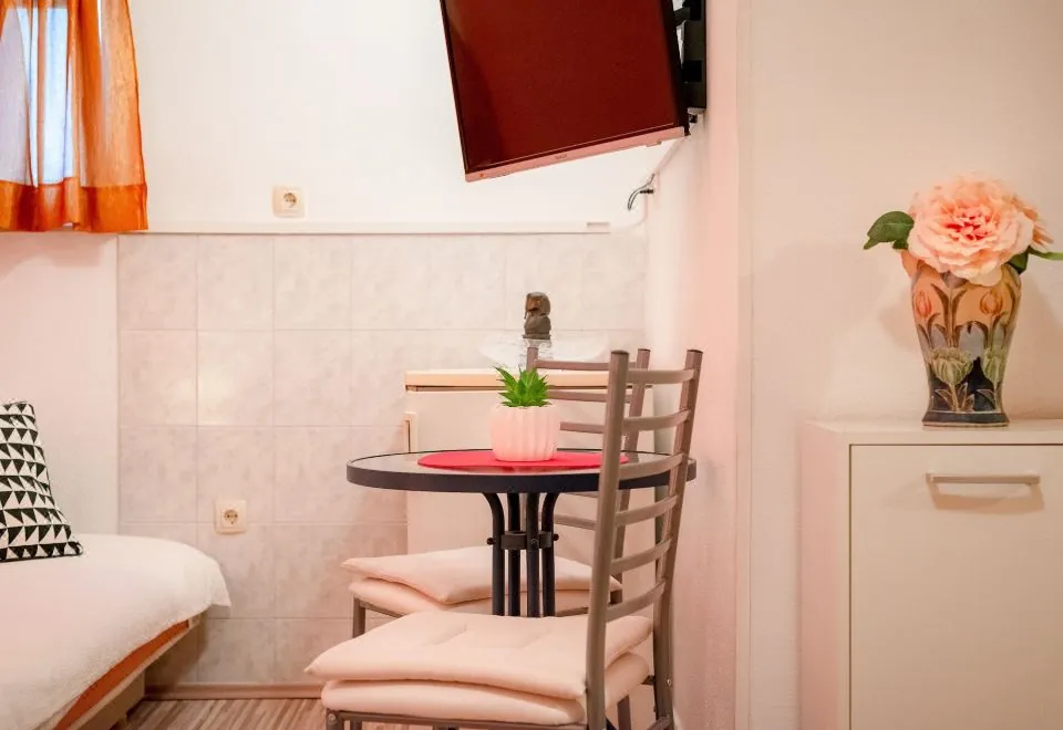Damira Rooms