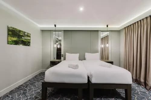 Signature Townhouse Hyde Park