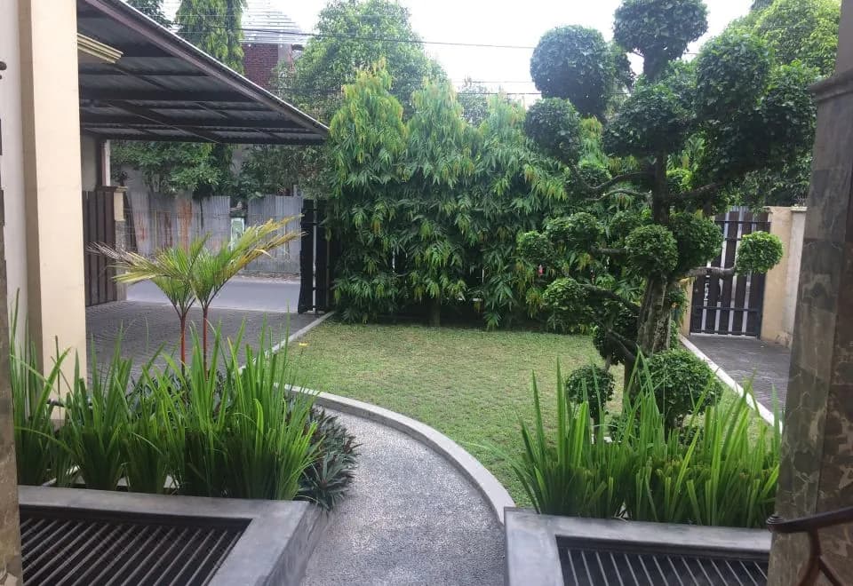 RedDoorz Plus @ Tegal Panggung