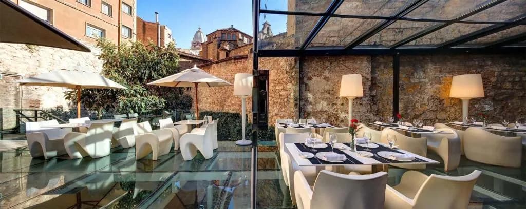 Olivia Plaza Hotel