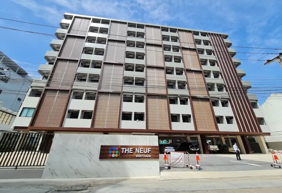 The Neuf Ratchada