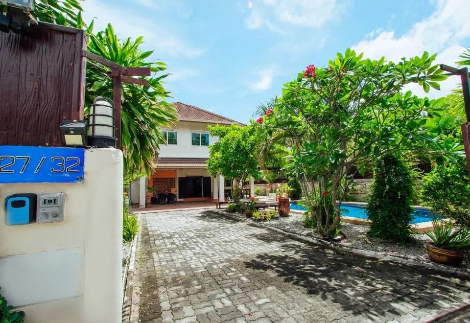 Captivating 3-Bed Villa in Muang Pattaya