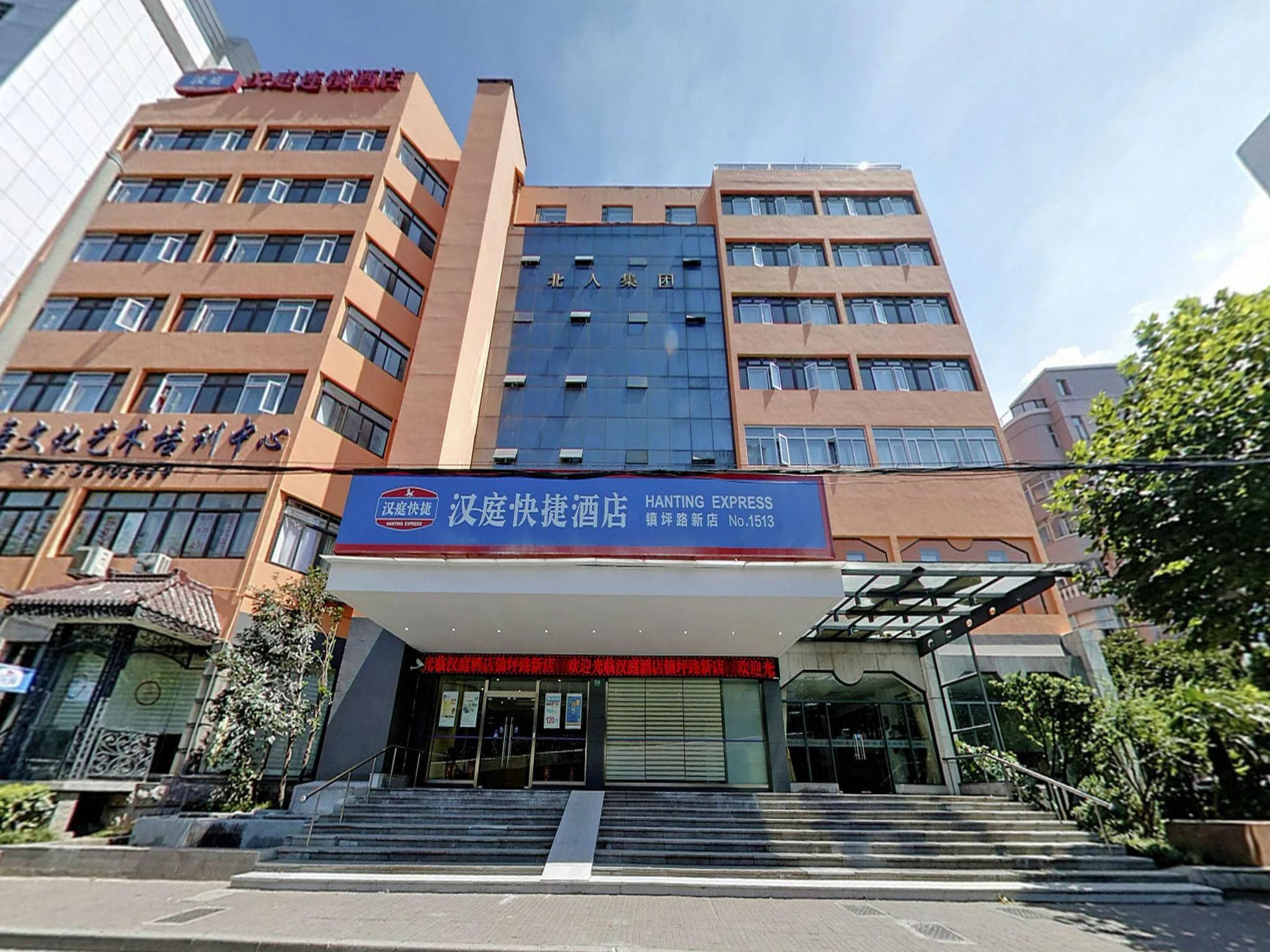 Hanting Hotel (Shanghai Zhenping Road Metro Station New Branch)