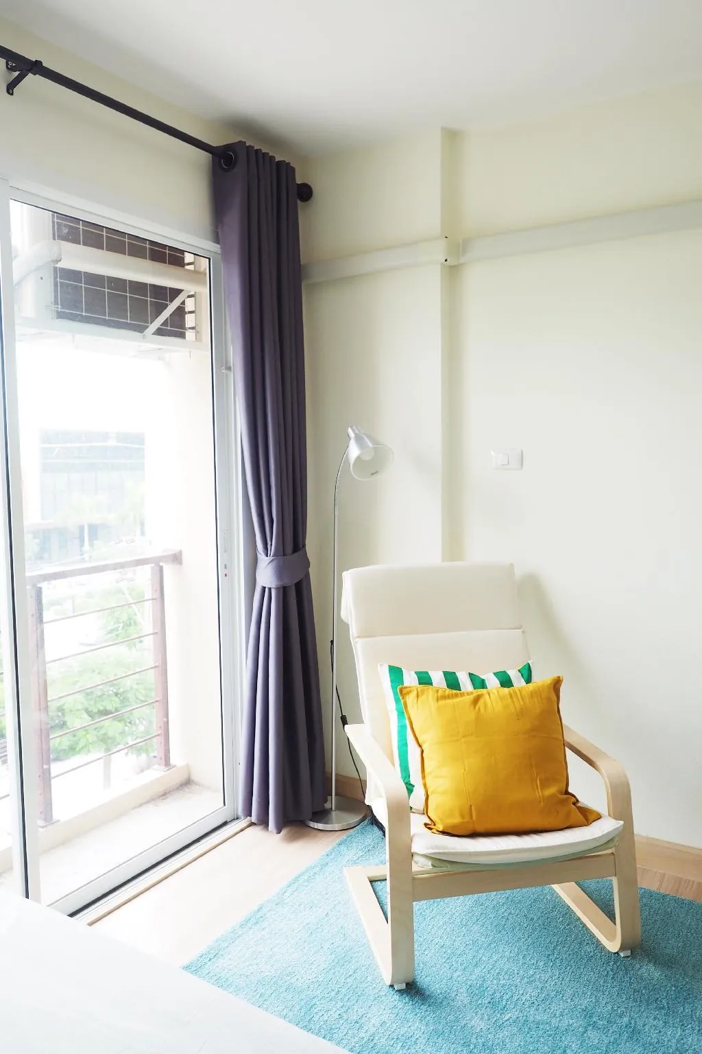 Hostbox Bangkok - King Quadruple Room