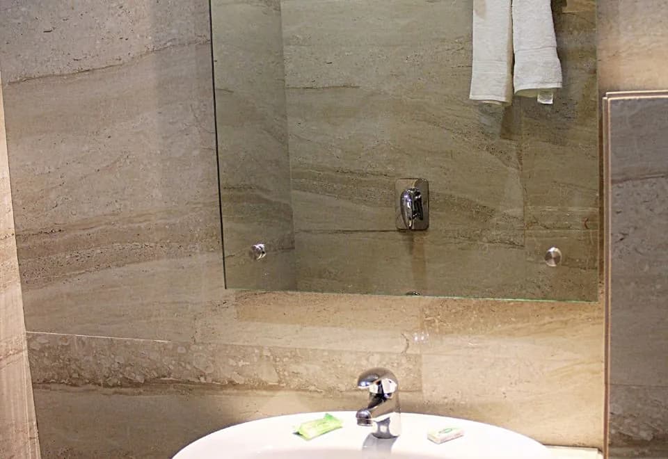 Hotel Taj Heights