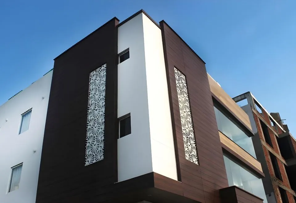 Hotel Taj Heights