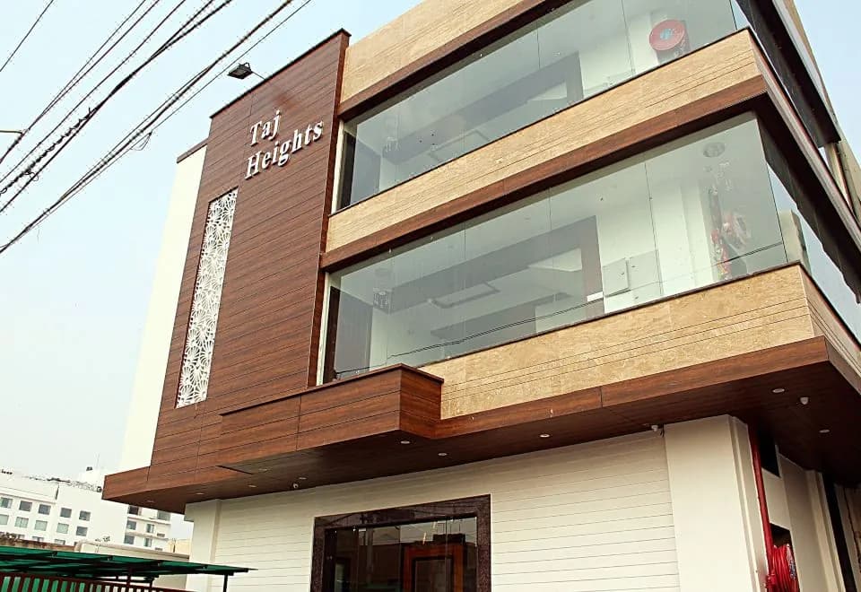 Hotel Taj Heights