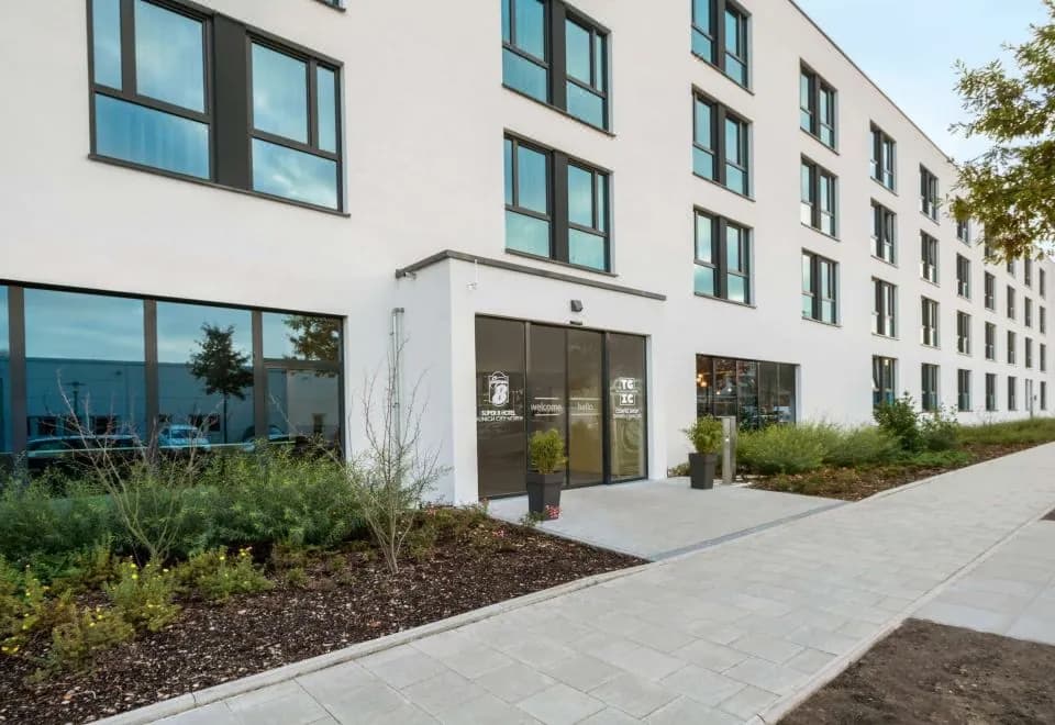 Super 8 by Wyndham Munich City North