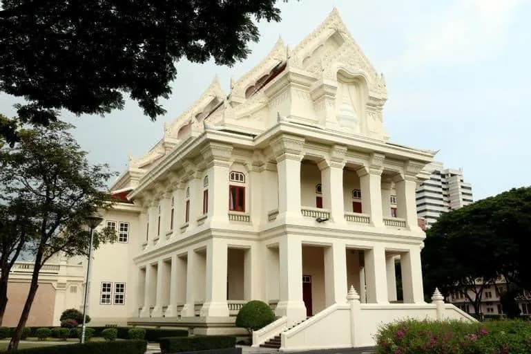 The Coach Hotel Sukhumvit - Asok BTS Bangkok by Compass Hospitality
