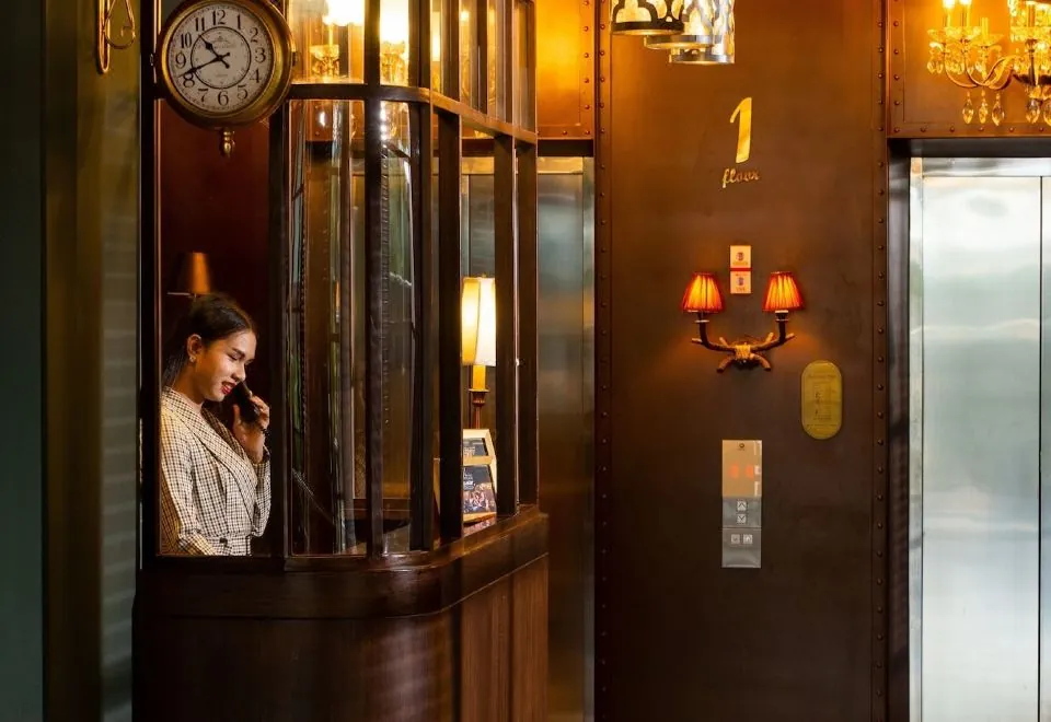 The Coach Hotel Sukhumvit - Asok BTS Bangkok by Compass Hospitality