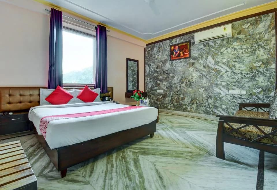 OYO 12849 Hotel Grand Akshay