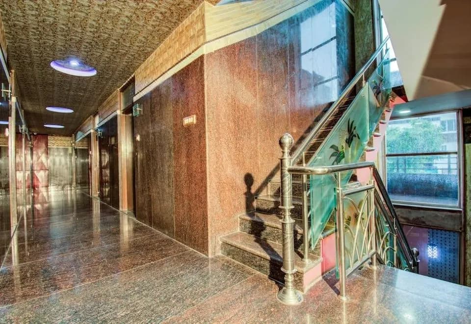 OYO 12849 Hotel Grand Akshay