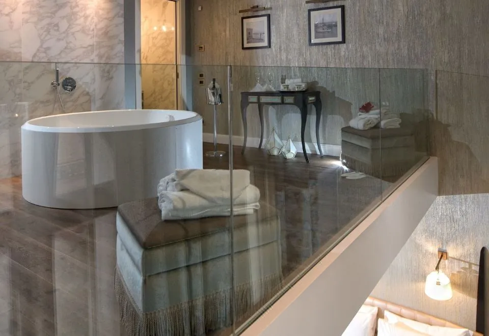 Palazzo Veneziano - Venice Collection