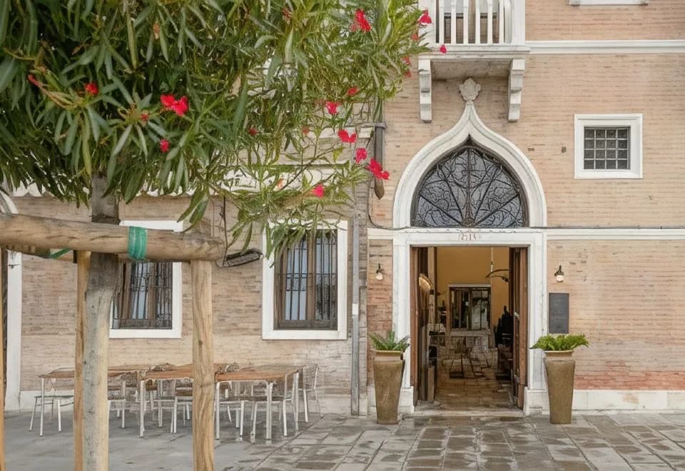 Palazzo Veneziano - Venice Collection