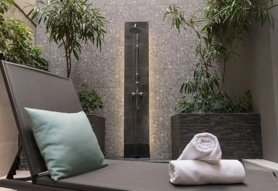 47 Luxury Suites