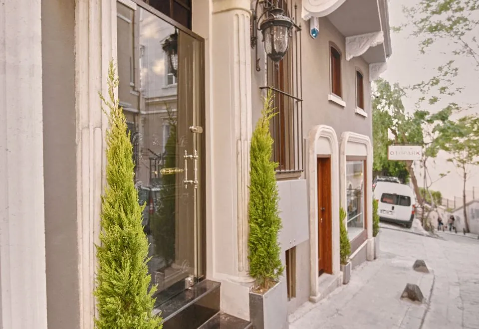 Arart Hotel