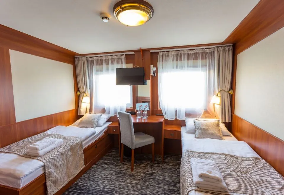 Grand Jules - Boat Hotel