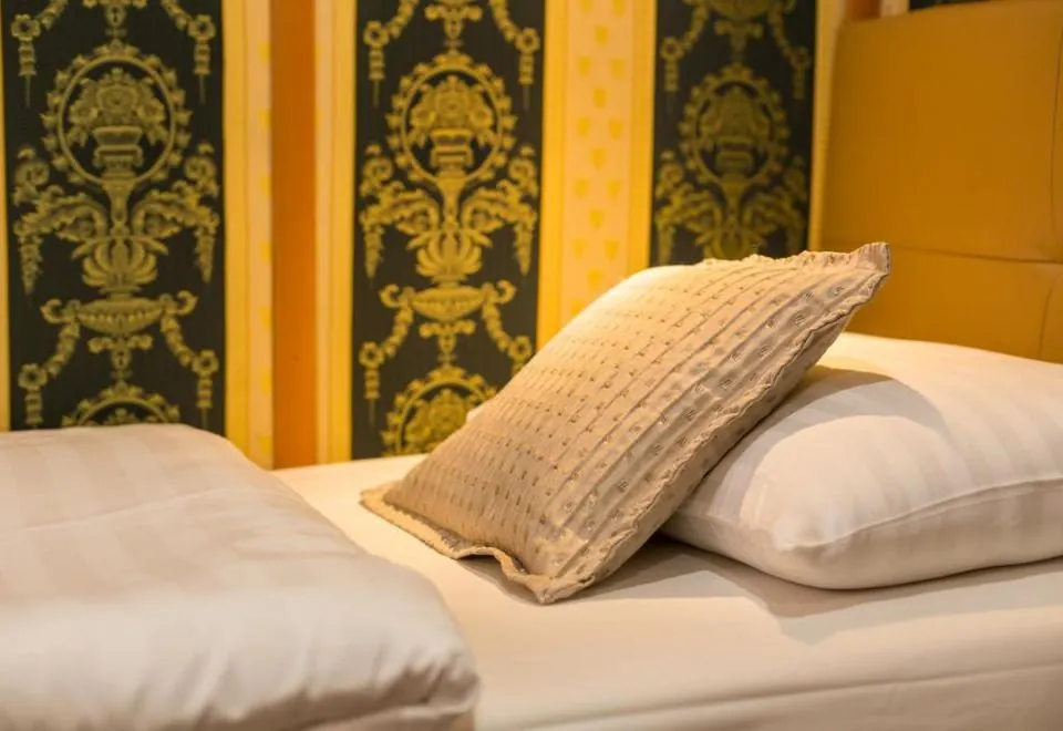 Grand Jules - Boat Hotel