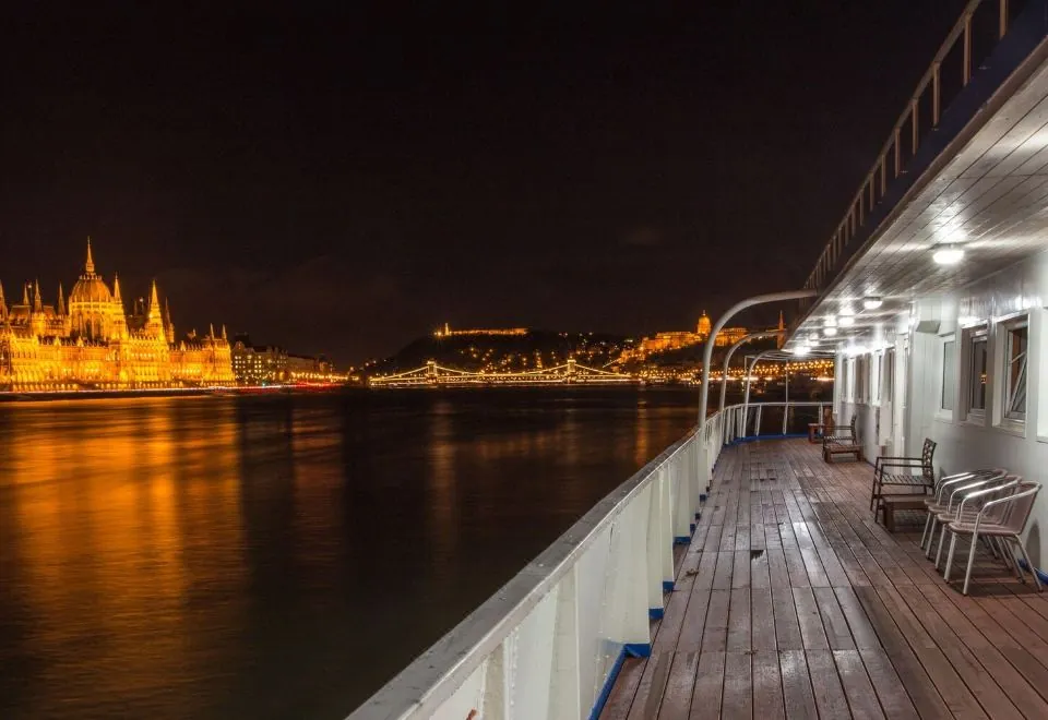 Grand Jules - Boat Hotel