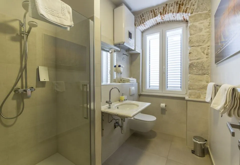 Tifani Luxury Rooms 2