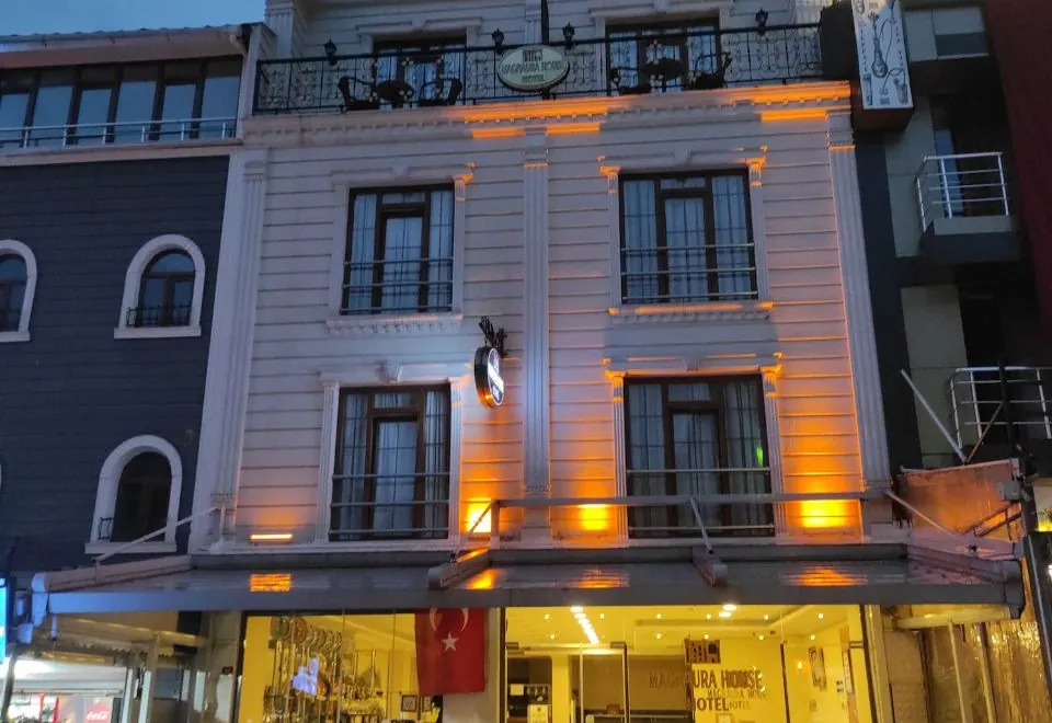 Magnaura House Hotel