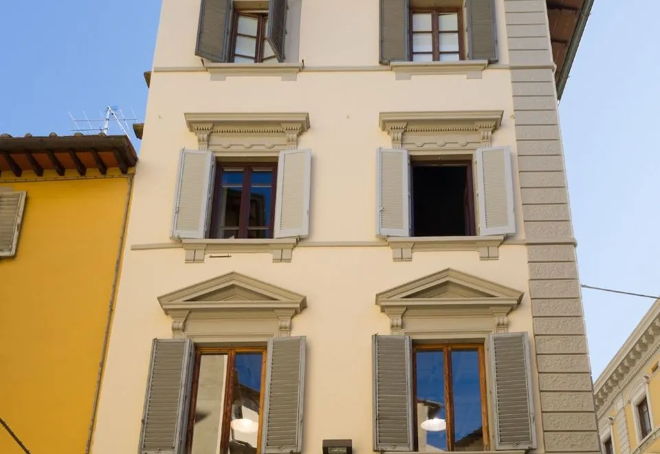 Arnobio Florence Suites