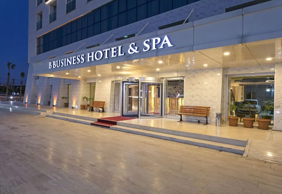B Business Hotel & Spa
