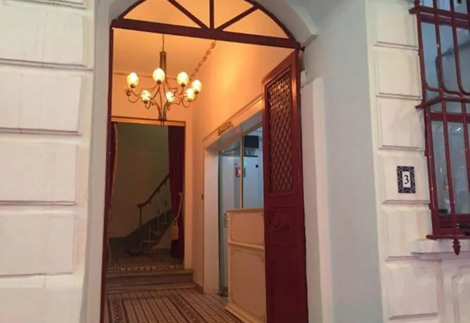 Hutsuite Hotel