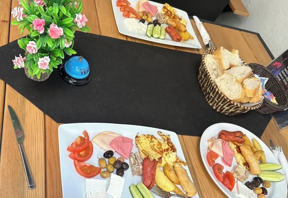 Hutsuite Hotel
