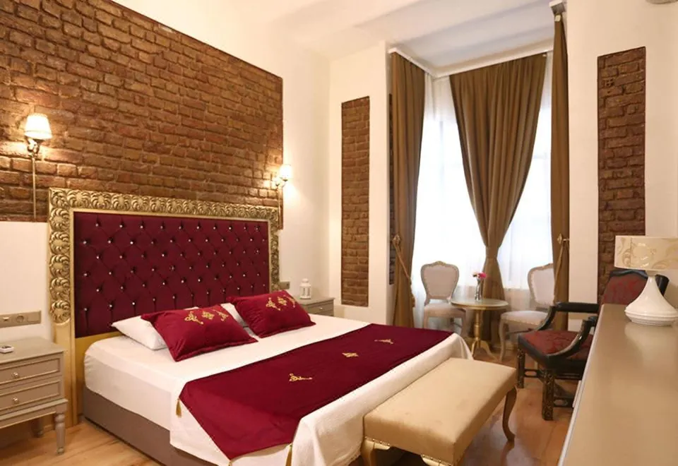 Hutsuite Hotel