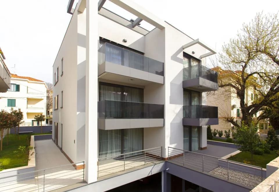 Residence by Vestibul Palace
