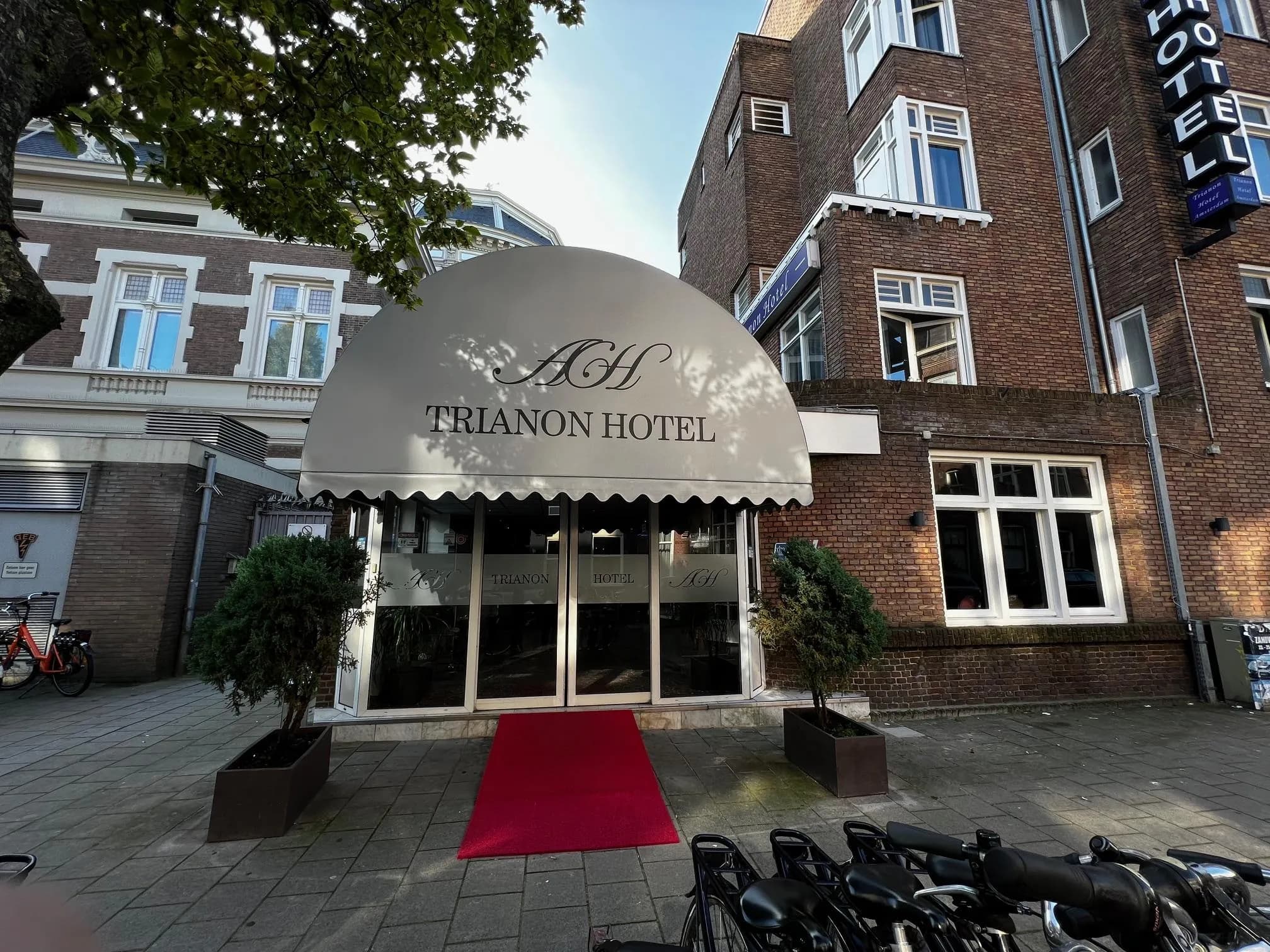 Budget Trianon Hotel