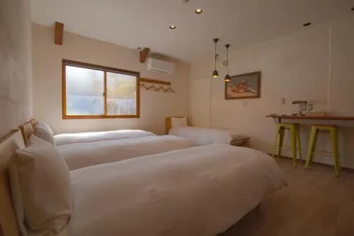 Cafe & Stay Castana