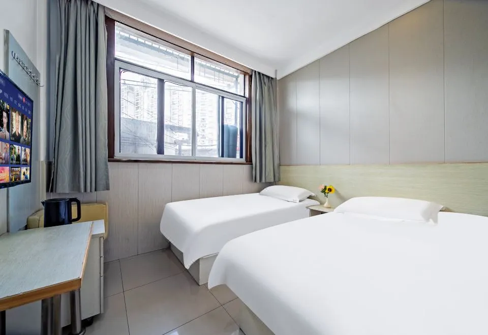 Yalan Hostel
