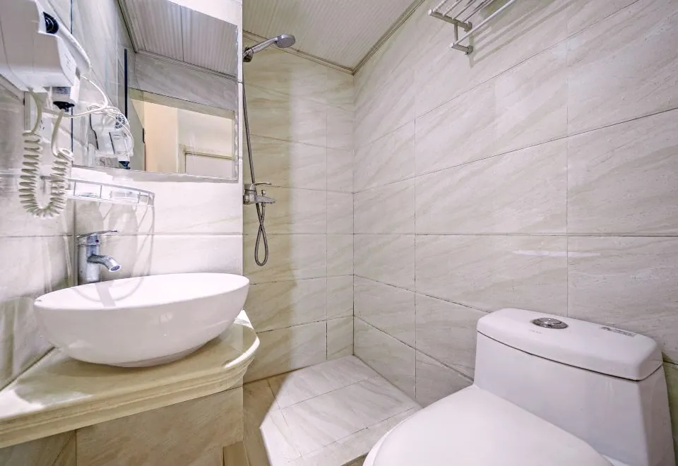 Yalan Hostel