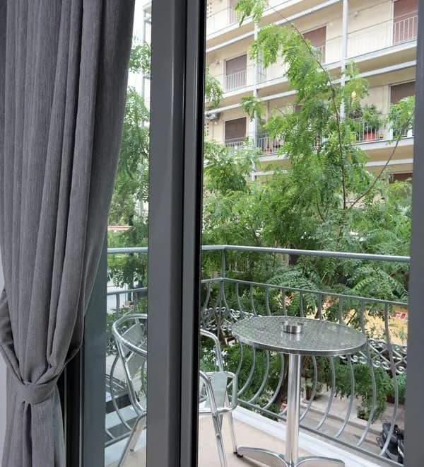 Meni Apartments