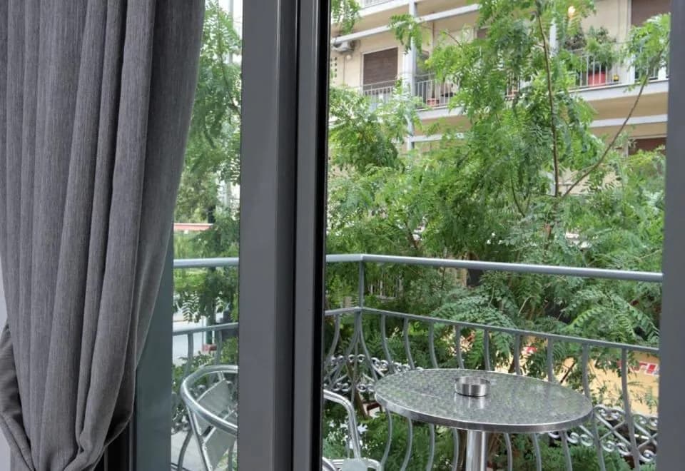 Meni Apartments