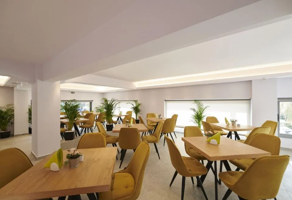 Meni Apartments