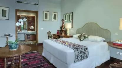 Room & Vespa 3