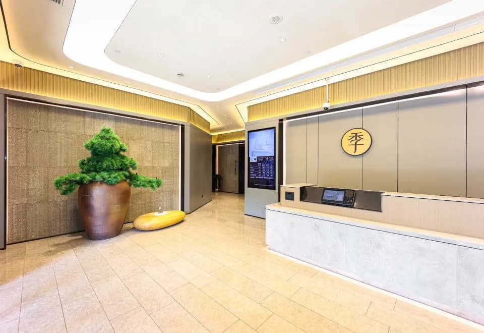Ji Hotel(Shanghai Xujiahui Guanshengyuan Road store)