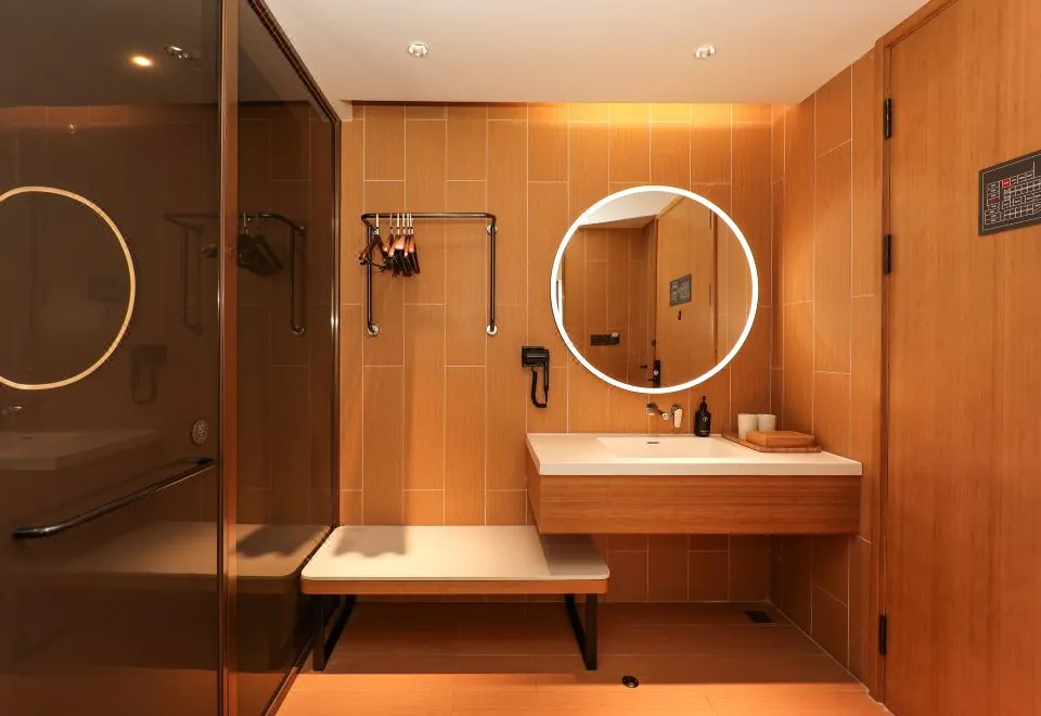 Ji Hotel(Shanghai Xujiahui Guanshengyuan Road store)