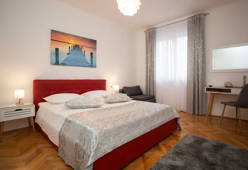 Split Center Beautiful Apartment